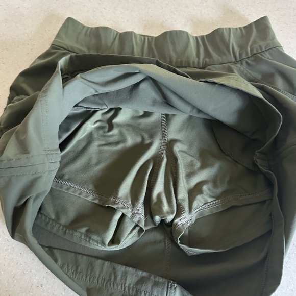 Colombian Women’s Army Green Pull On Skort - Size Small - Picture 4 of 4